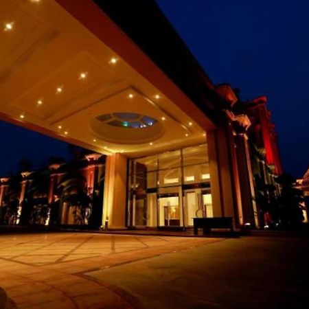 Golden Galaxy Hotels And Resorts Delhi  Exterior foto